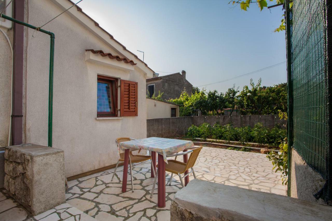 Rooms Ester Cres Exterior photo