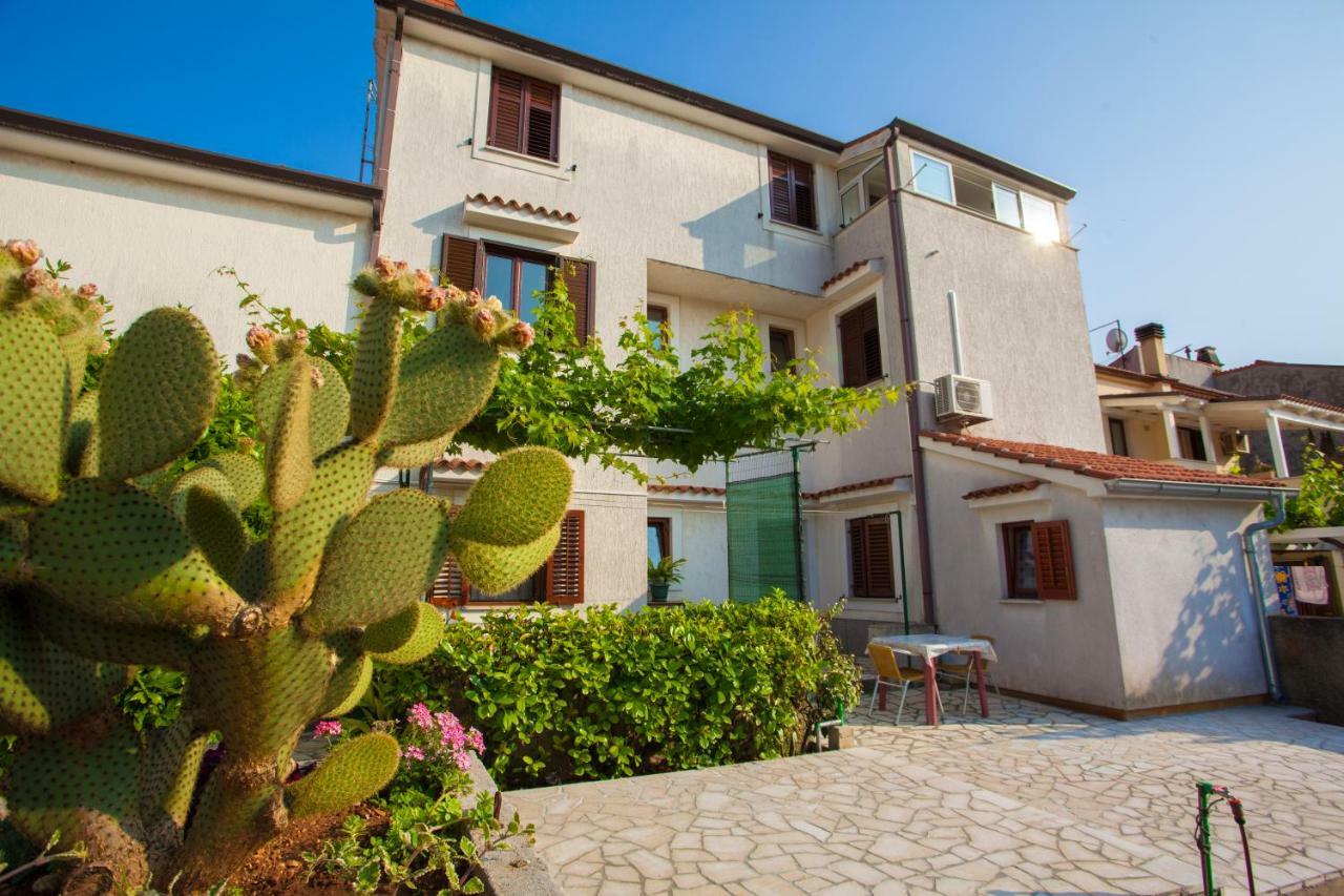 Rooms Ester Cres Exterior photo