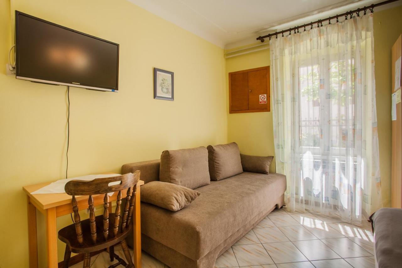 Rooms Ester Cres Exterior photo